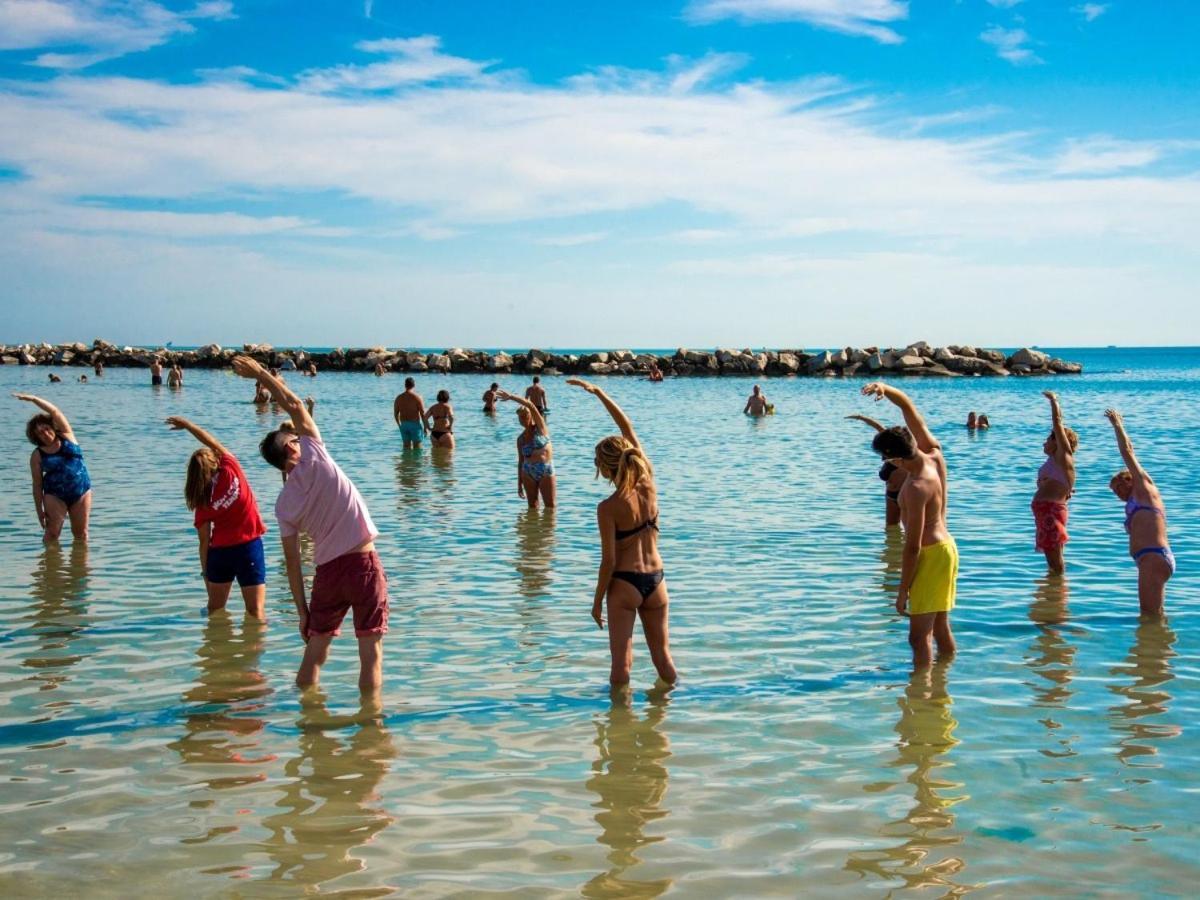 Hotel Marina Beach - Azzurro Club ราเวนนา ภายนอก รูปภาพ