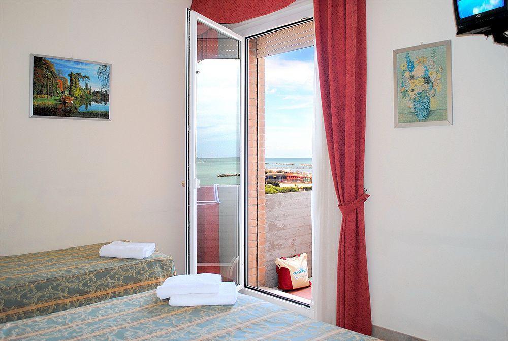 Hotel Marina Beach - Azzurro Club ราเวนนา ภายนอก รูปภาพ