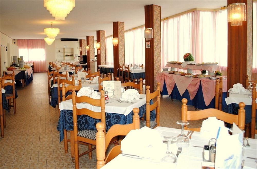 Hotel Marina Beach - Azzurro Club ราเวนนา ภายนอก รูปภาพ