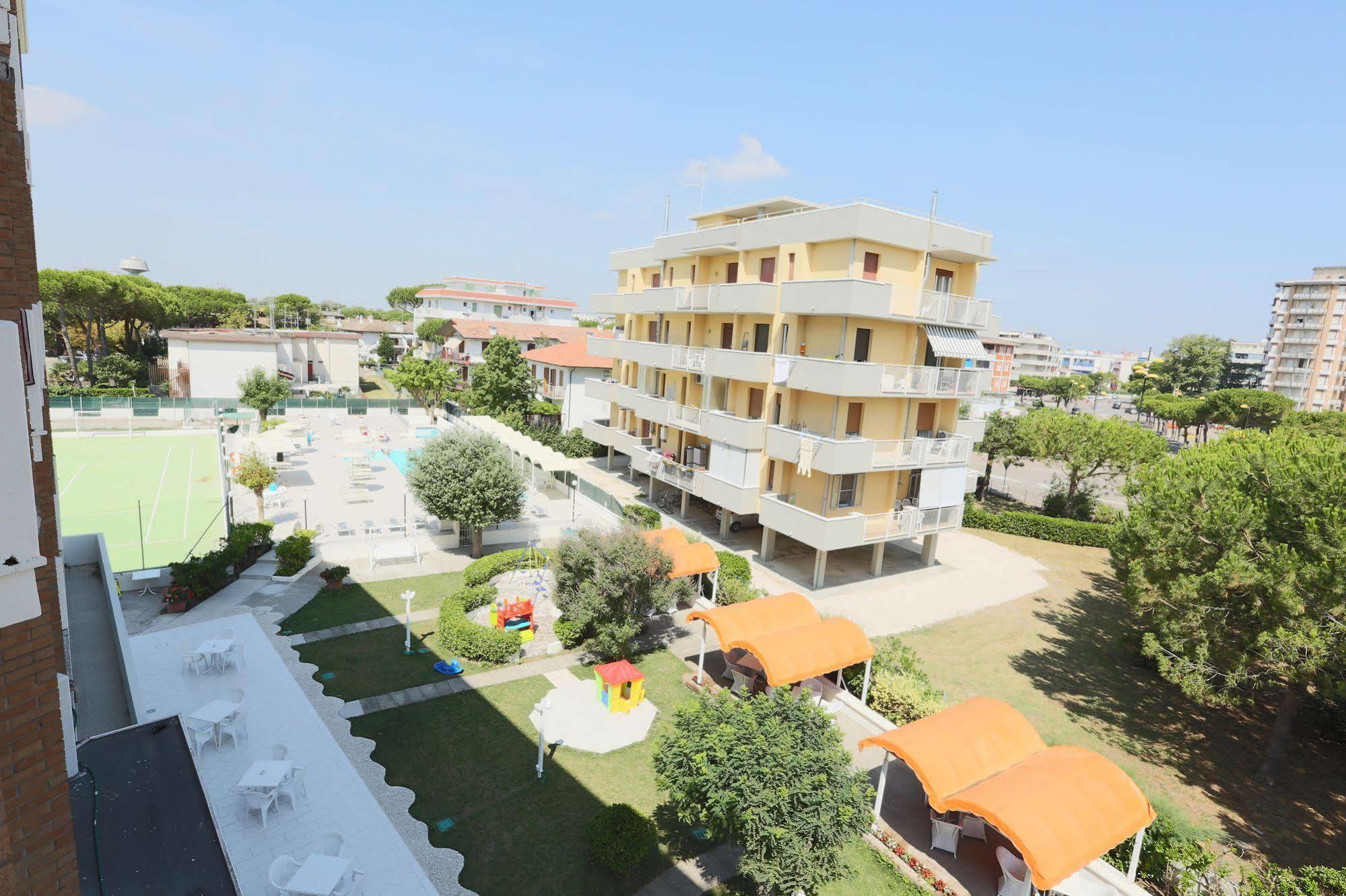 Hotel Marina Beach - Azzurro Club ราเวนนา ภายนอก รูปภาพ