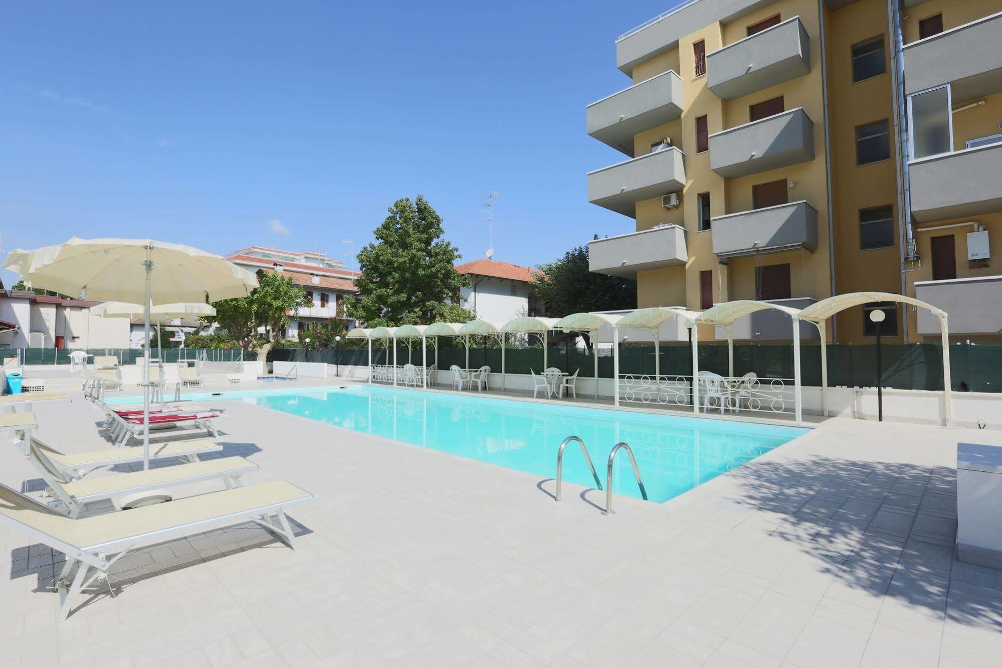 Hotel Marina Beach - Azzurro Club ราเวนนา ภายนอก รูปภาพ