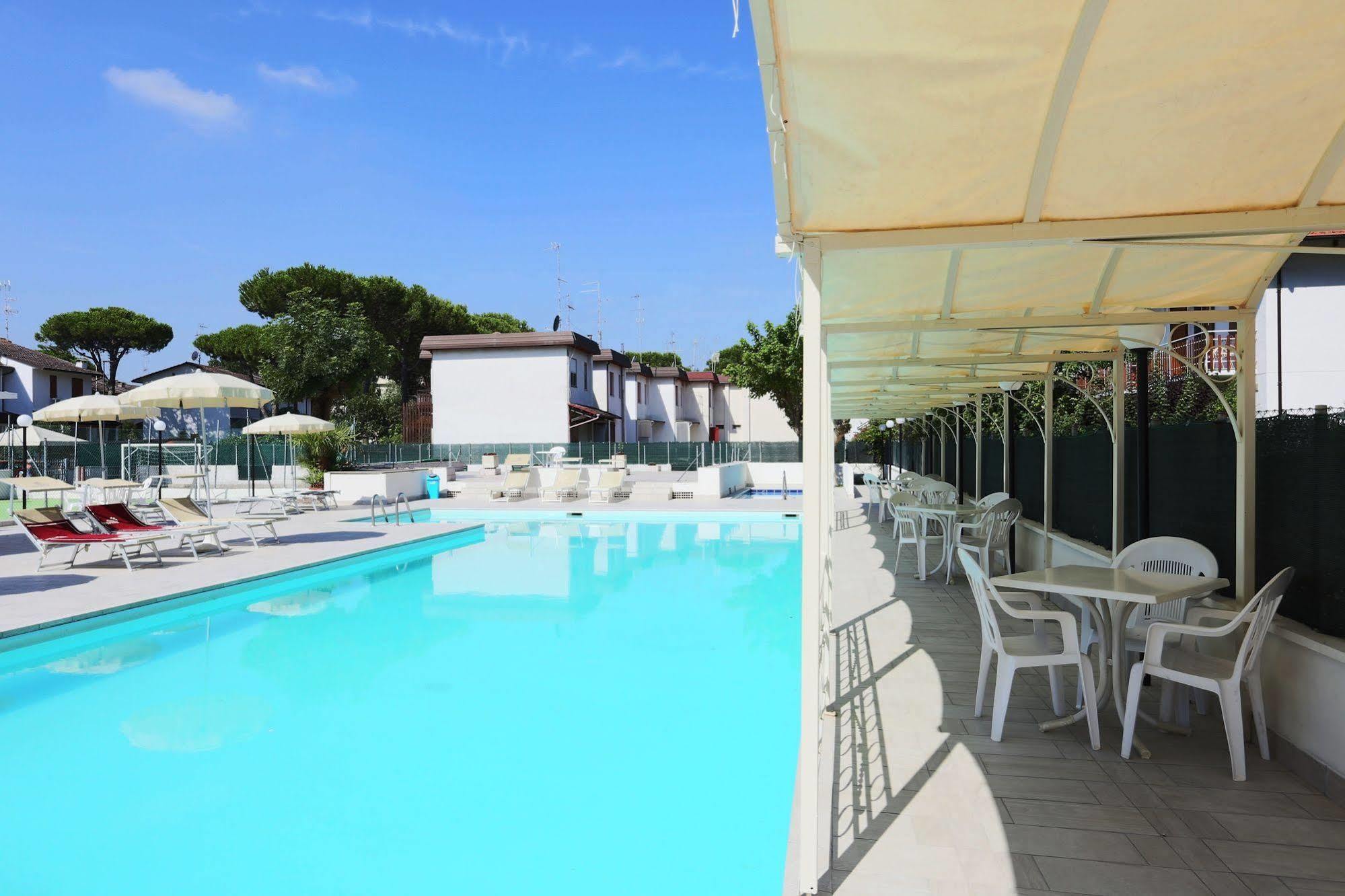 Hotel Marina Beach - Azzurro Club ราเวนนา ภายนอก รูปภาพ