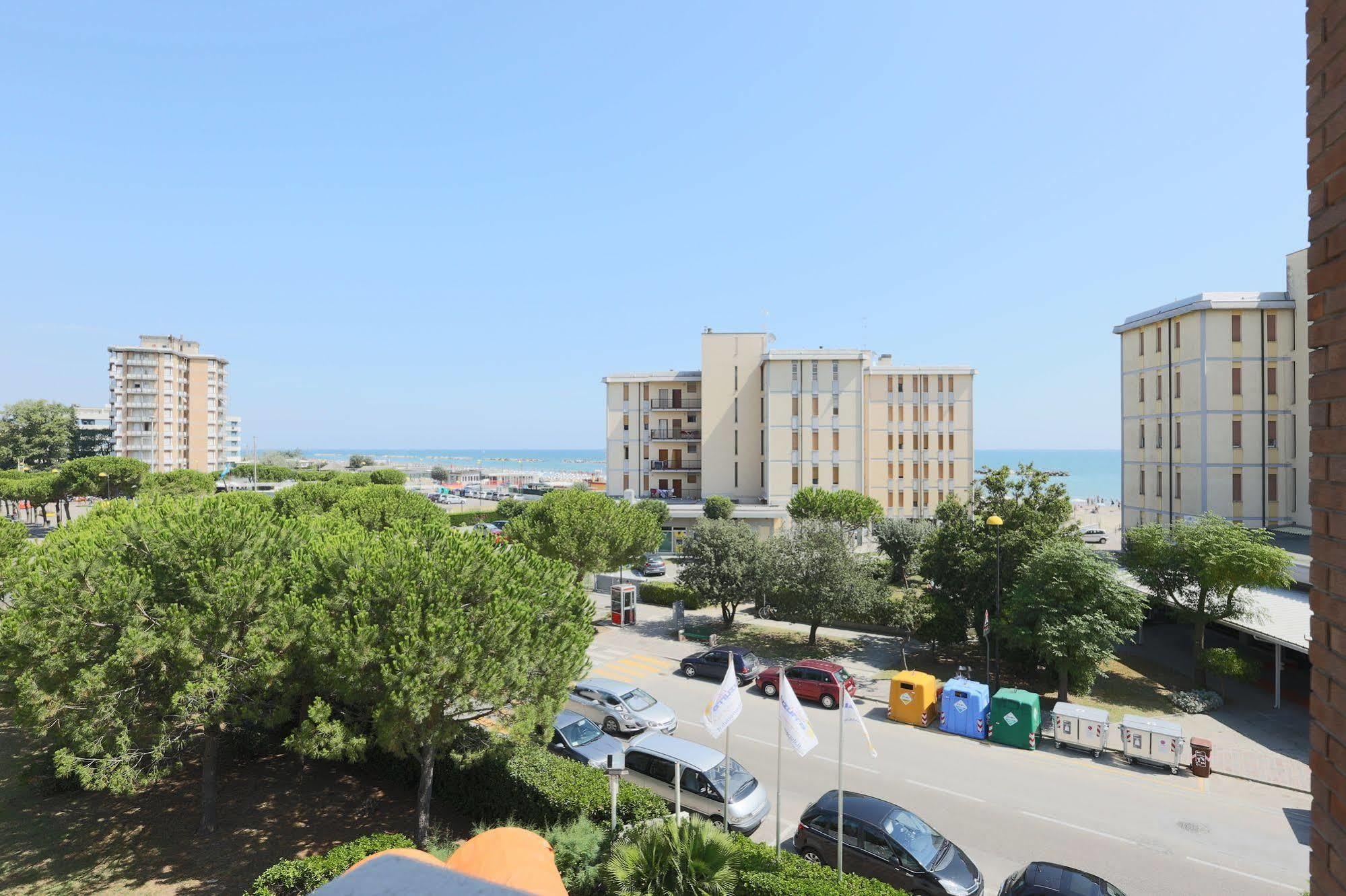 Hotel Marina Beach - Azzurro Club ราเวนนา ภายนอก รูปภาพ