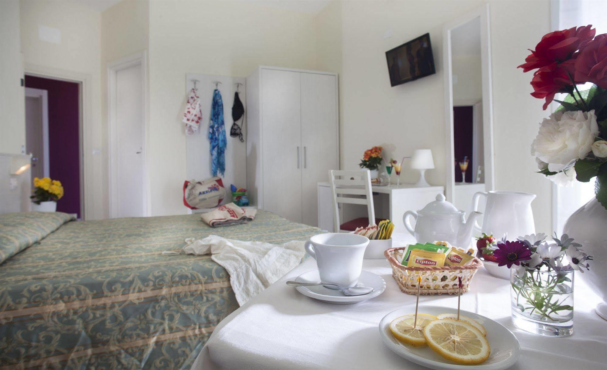 Hotel Marina Beach - Azzurro Club ราเวนนา ภายนอก รูปภาพ
