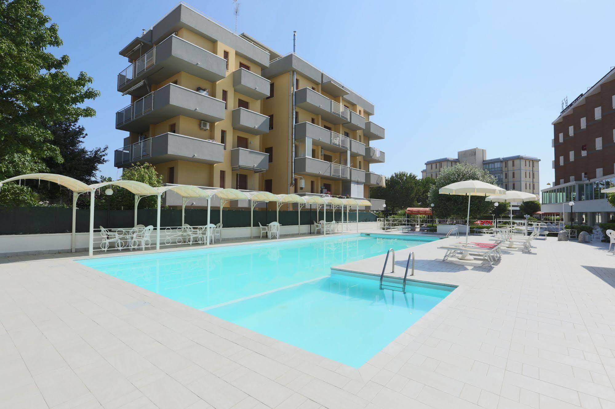 Hotel Marina Beach - Azzurro Club ราเวนนา ภายนอก รูปภาพ
