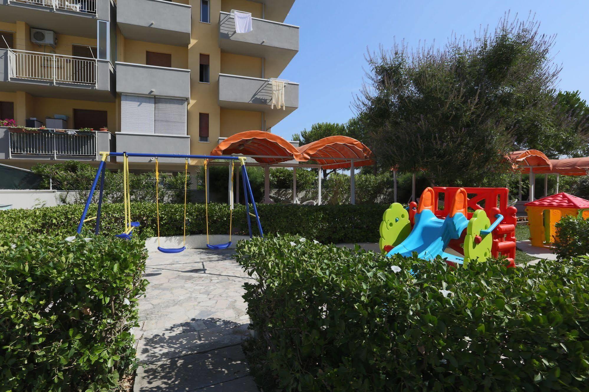 Hotel Marina Beach - Azzurro Club ราเวนนา ภายนอก รูปภาพ